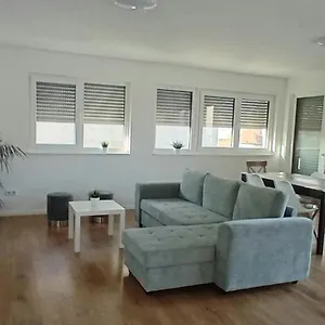 Neubau Mit Terasse, Privater Eingang,parkplatz,kueche Fürth